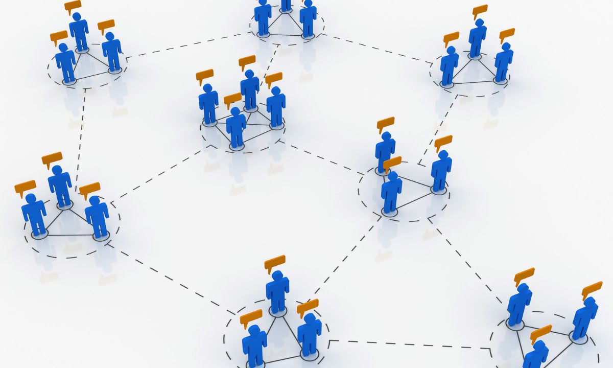 Holacratie : fonctionnement, avantages et inconvénients